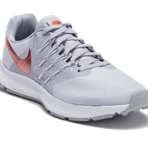 Nike run swift athletic sneakers women's size 7.5